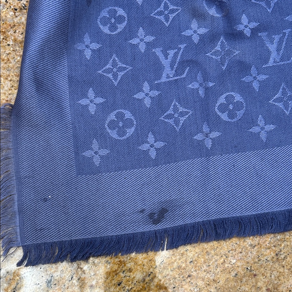 Louis Vuitton Blue Monogram Fringed Shawl scarf authentic - Picture 4 of 4